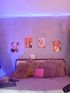 nahiarapalmer19 online show from December 28, 11:37 pm