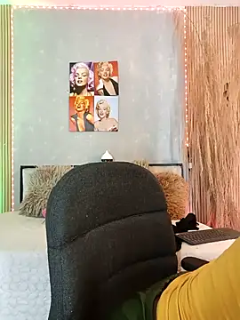 nahiarapalmer19 online show from April 4, 5:10 pm