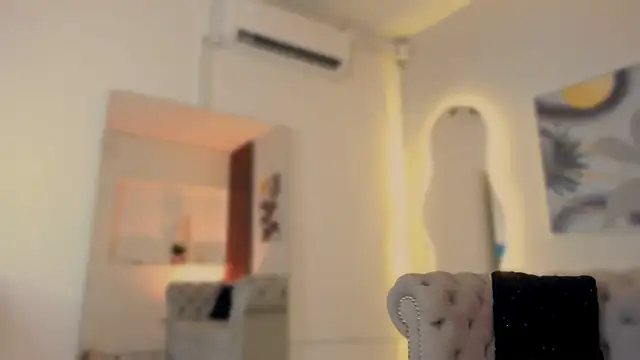 Isa Little Star online show from October 25, 9:20 pm