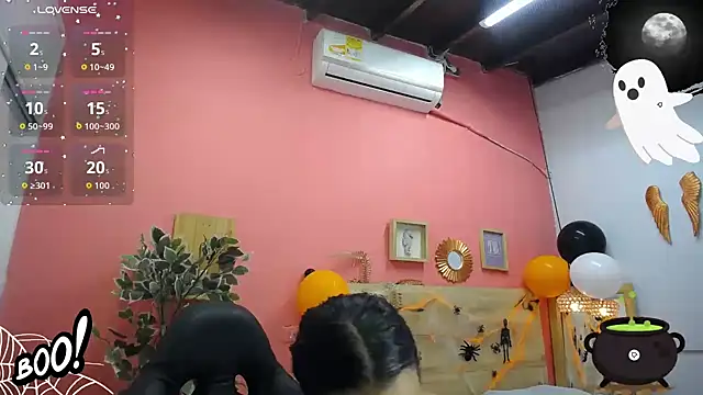 scarlet-foox online show from October 26, 1:50 pm