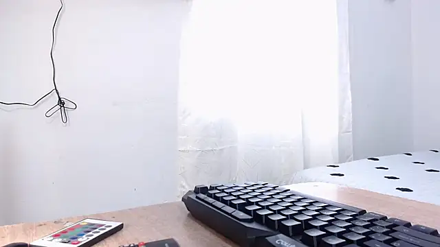 scarlet-foox online show from January 15, 1:05 pm