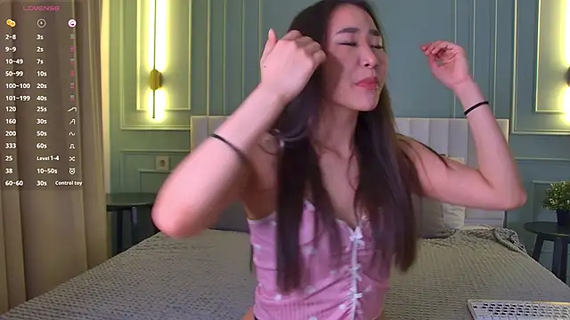 Snapshot of RizeShiro chatting on April 1, 5:30 am RizeShiro online show from April 1, 5:30 am