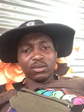 Snapshot of realGsign chatting on February 9, 11:25 am realGsign online show from February 9, 11:25 am