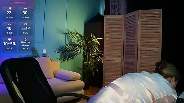 Snapshot of Ariell_Margot_ chatting on October 12, 5:17 am Ariell Margot online show from October 12, 5:17 am