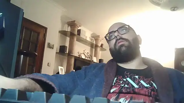 manokiitoo online show from March 31, 9:15 pm