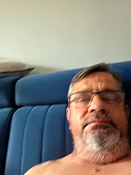 axecoman60 online show from May 4, 8:21 am
