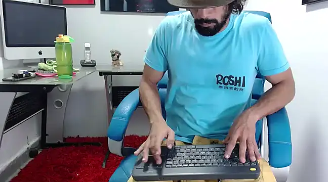 Snapshot of ryan_musclexxx chatting on December 3, 7:21 am ryan musclexxx online show from December 3, 7:21 am