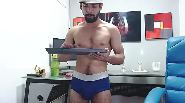 Snapshot of ryan_musclexxx chatting on December 3, 10:28 am ryan musclexxx online show from December 3, 10:28 am