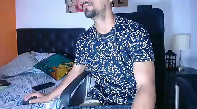 Snapshot of ryan_musclexxx chatting on December 18, 3:47 am ryan musclexxx online show from December 18, 3:47 am