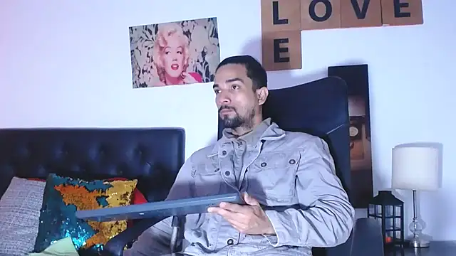 Snapshot of ryan_musclexxx chatting on December 22, 3:44 am ryan musclexxx online show from December 22, 3:44 am