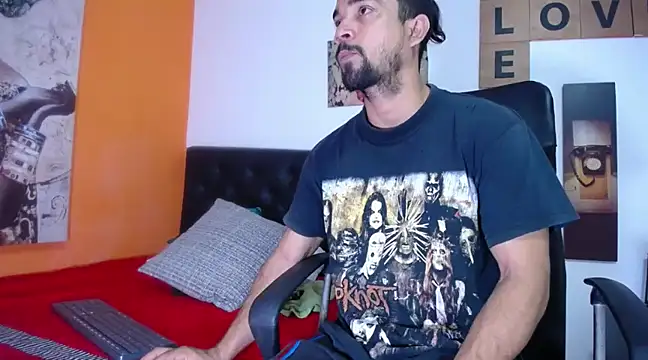 Snapshot of ryan_musclexxx chatting on December 28, 3:04 am ryan musclexxx online show from December 28, 3:04 am