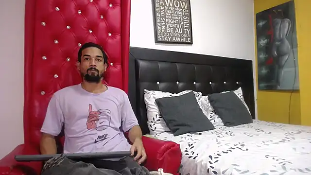 Snapshot of ryan_musclexxx chatting on January 5, 3:53 am ryan musclexxx online show from January 5, 3:53 am