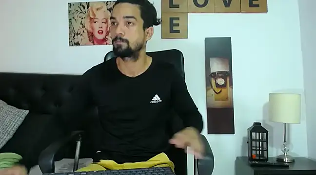 Snapshot of ryan_musclexxx chatting on January 9, 3:47 am ryan musclexxx online show from January 9, 3:47 am