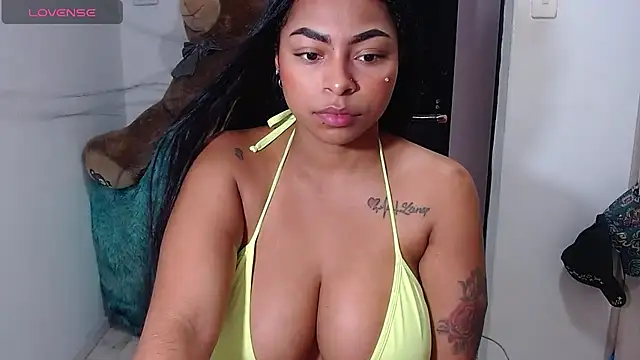 alanajonees22 online show from February 6, 3:41 pm