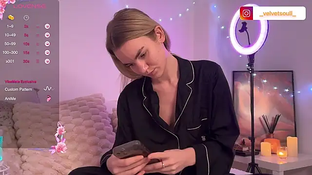 Snapshot of Heidi11 chatting on January 15, 11:08 pm Heidi11 online show from January 15, 11:08 pm