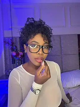 Snapshot of Lola_King chatting on March 7, 4:31 am Lola King online show from March 7, 4:31 am