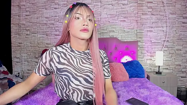 Snapshot of kitty_queen10 chatting on October 24, 3:03 am kitty queen10 online show from October 24, 3:03 am