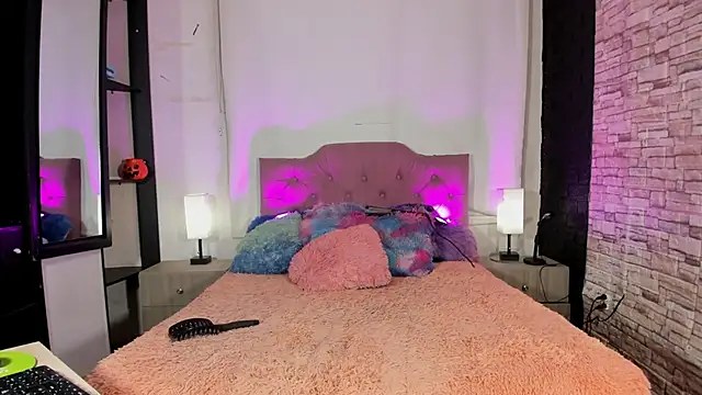 Snapshot of kitty_queen10 chatting on November 19, 3:39 am kitty queen10 online show from November 19, 3:39 am