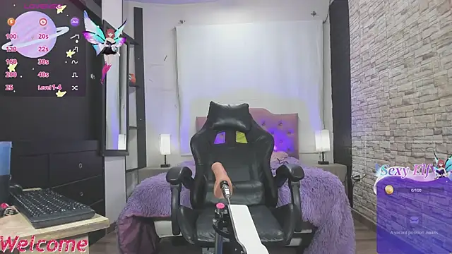 Snapshot of kitty_queen10 chatting on December 14, 3:23 am kitty queen10 online show from December 14, 3:23 am