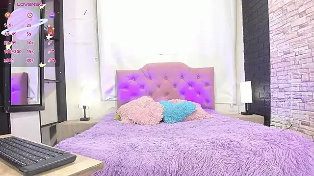 Snapshot of kitty_queen10 chatting on December 20, 4:52 am kitty queen10 online show from December 20, 4:52 am