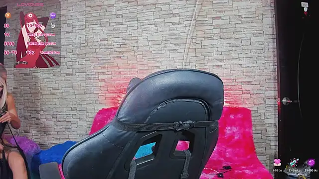 Snapshot of kitty_queen10 chatting on March 1, 2:02 am kitty queen10 online show from March 1, 2:02 am