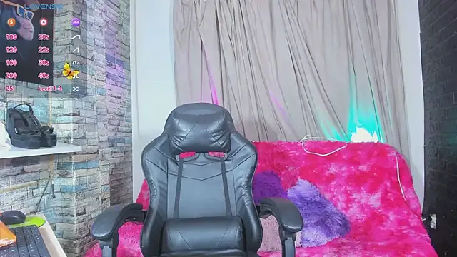 Snapshot of kitty_queen10 chatting on March 7, 5:26 am kitty queen10 online show from March 7, 5:26 am