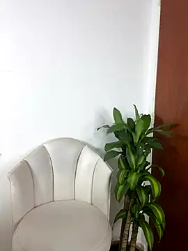 littlemelodi18 online show from September 27, 12:48 am