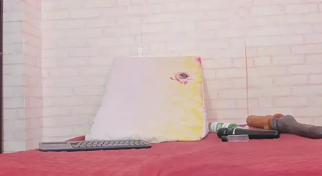 Snapshot of rosse_thompson11 chatting on January 24, 10:30 pm rosse thompson11 online show from January 24, 10:30 pm