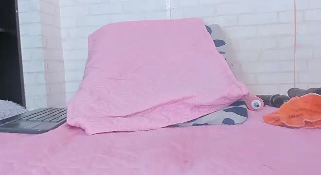 Snapshot of rosse_thompson11 chatting on February 27, 11:26 pm rosse thompson11 online show from February 27, 11:26 pm