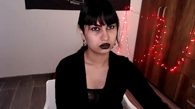 Snapshot of Little-Lucifer chatting on May 11, 7:11 pm Little-Lucifer online show from May 11, 7:11 pm
