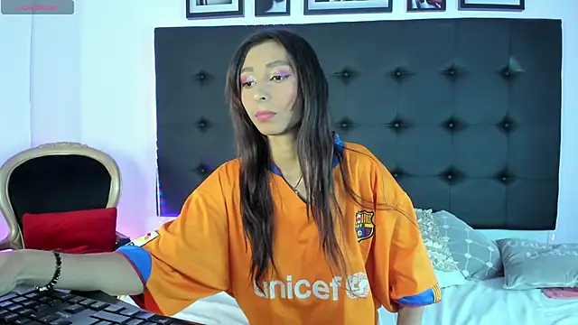 SaraDreamss online show from January 6, 8:39 pm