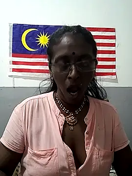 Snapshot of mamakarma1403 chatting on October 4, 6:39 pm mamakarma1403 online show from October 4, 6:39 pm