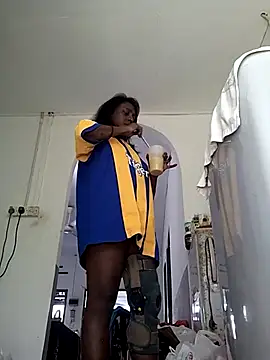 Snapshot of mamakarma1403 chatting on October 6, 12:41 am mamakarma1403 online show from October 6, 12:41 am