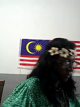 Snapshot of mamakarma1403 chatting on October 7, 12:19 am mamakarma1403 online show from October 7, 12:19 am