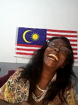 Snapshot of mamakarma1403 chatting on October 11, 3:32 pm mamakarma1403 online show from October 11, 3:32 pm