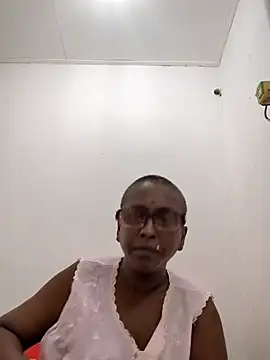 Snapshot of mamakarma1403 chatting on June 24, 4:11 am mamakarma1403 online show from June 24, 4:11 am