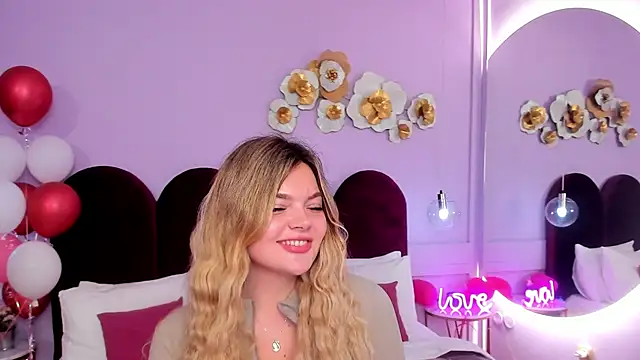 ZaraBloom online show from November 19, 3:17 am