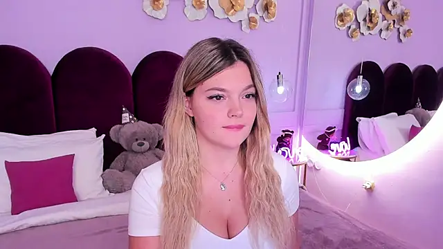 ZaraBloom online show from December 5, 3:30 pm