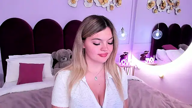 ZaraBloom online show from January 10, 3:30 am