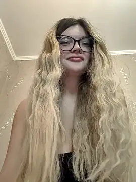 Snapshot of ZaraBloom chatting on March 28, 4:28 pm ZaraBloom online show from March 28, 4:28 pm