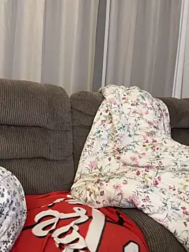 Snapshot of PuckBunny17 chatting on September 19, 4:14 am PuckBunny17 online show from September 19, 4:14 am