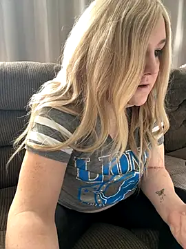 Snapshot of PuckBunny17 chatting on October 10, 5:45 pm PuckBunny17 online show from October 10, 5:45 pm