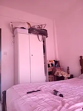 Snapshot of Loliluz_2095 chatting on March 12, 12:33 pm Loliluz 2095 online show from March 12, 12:33 pm