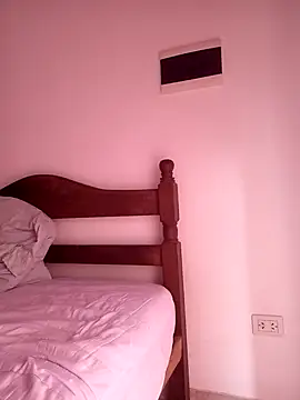 Snapshot of Loliluz_2095 chatting on March 27, 7:35 pm Loliluz 2095 online show from March 27, 7:35 pm