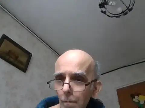 Snapshot of mariusica1@xh chatting on October 3, 7:38 am mariusica1xh online show from October 3, 7:38 am