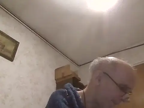 Snapshot of mariusica1@xh chatting on October 4, 7:56 pm mariusica1xh online show from October 4, 7:56 pm