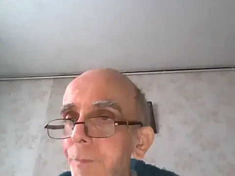 Snapshot of mariusica1@xh chatting on October 15, 12:38 pm mariusica1xh online show from October 15, 12:38 pm