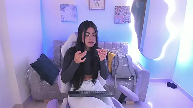 Charlotte cowell sub1  online show from February 5, 5:50 pm