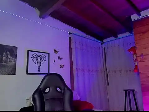 mykaelahoney online show from February 5, 12:59 am