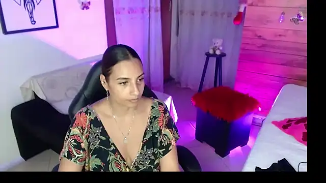 mykaelahoney online show from March 6, 4:53 am
